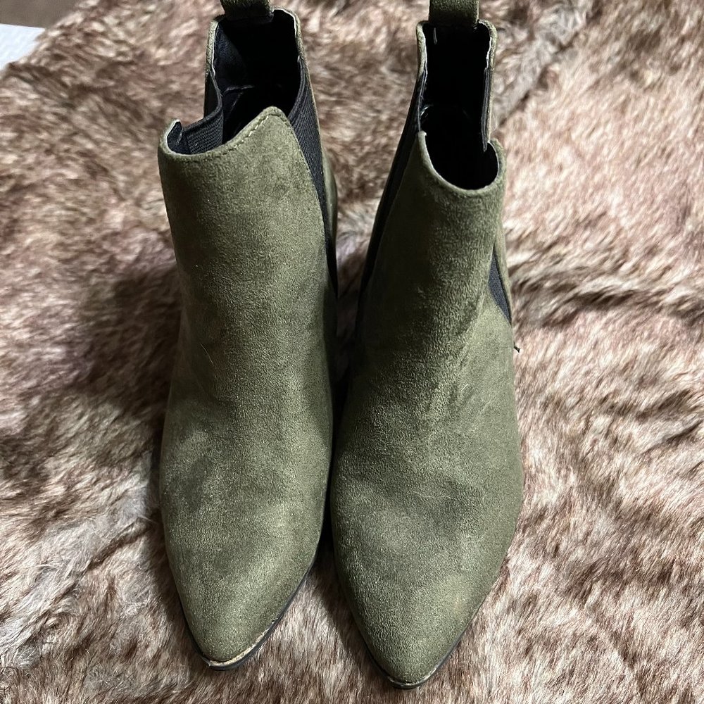 Charlotte Russe slip on booties Sz 6